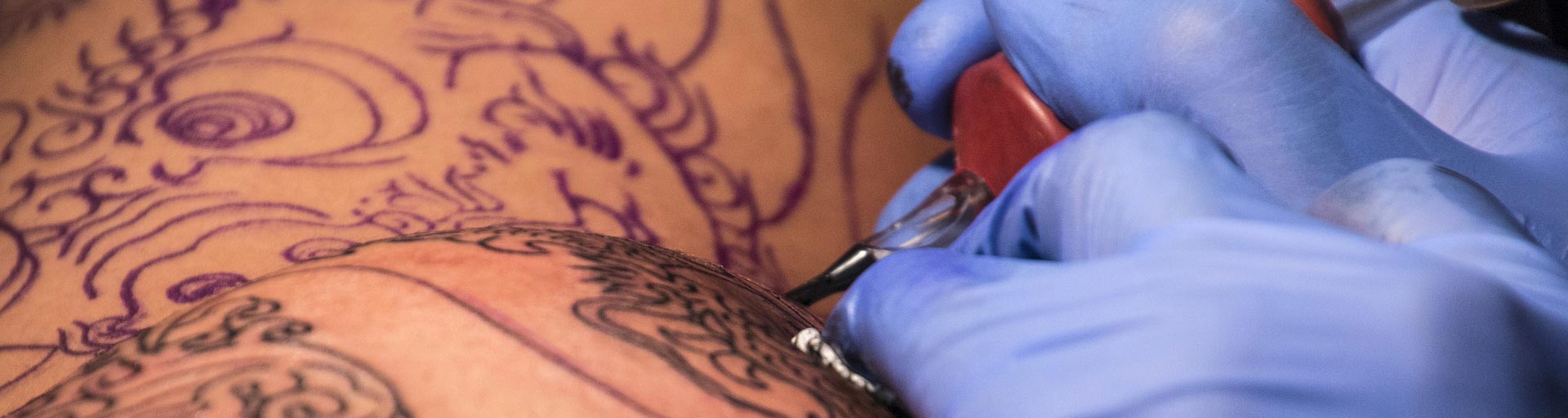 Knöchel schmerzen tattoo Geschwollener knöchel